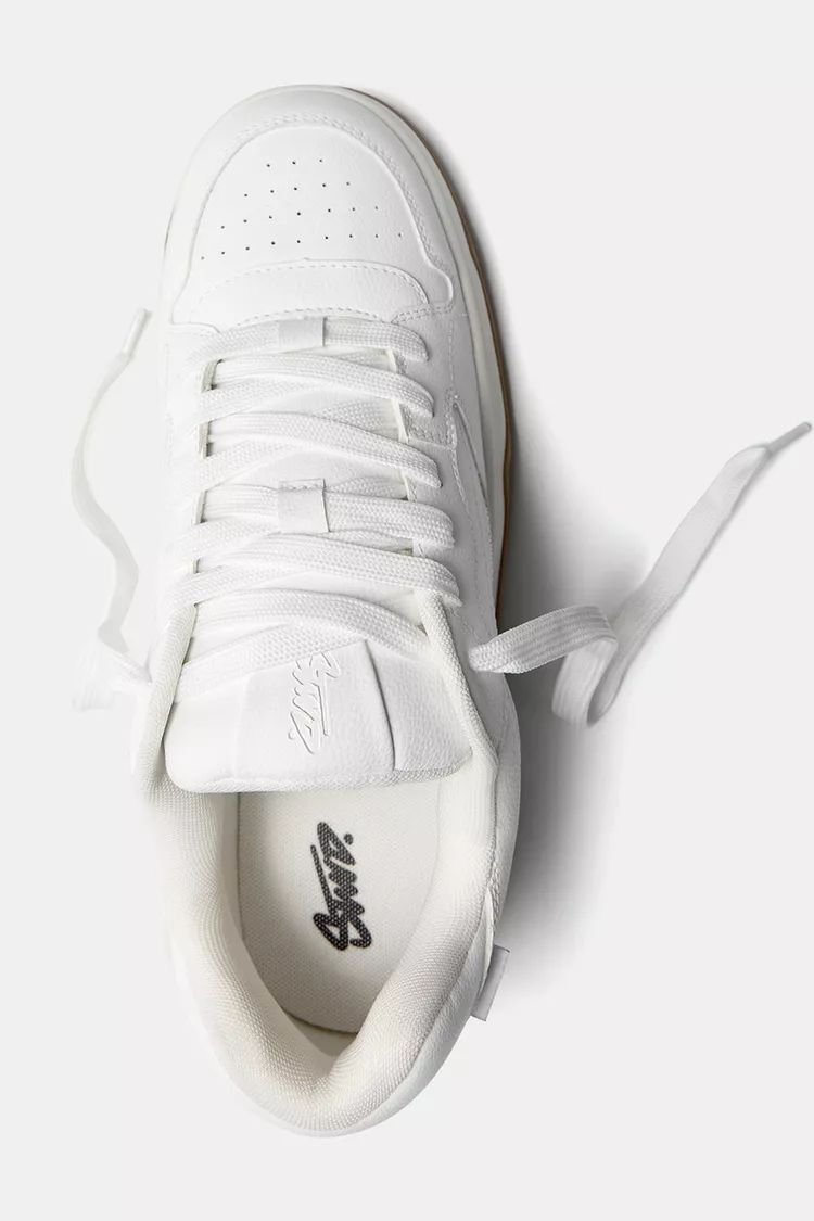 Skateboarding shoes