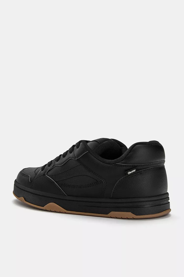 Skateboarding shoes