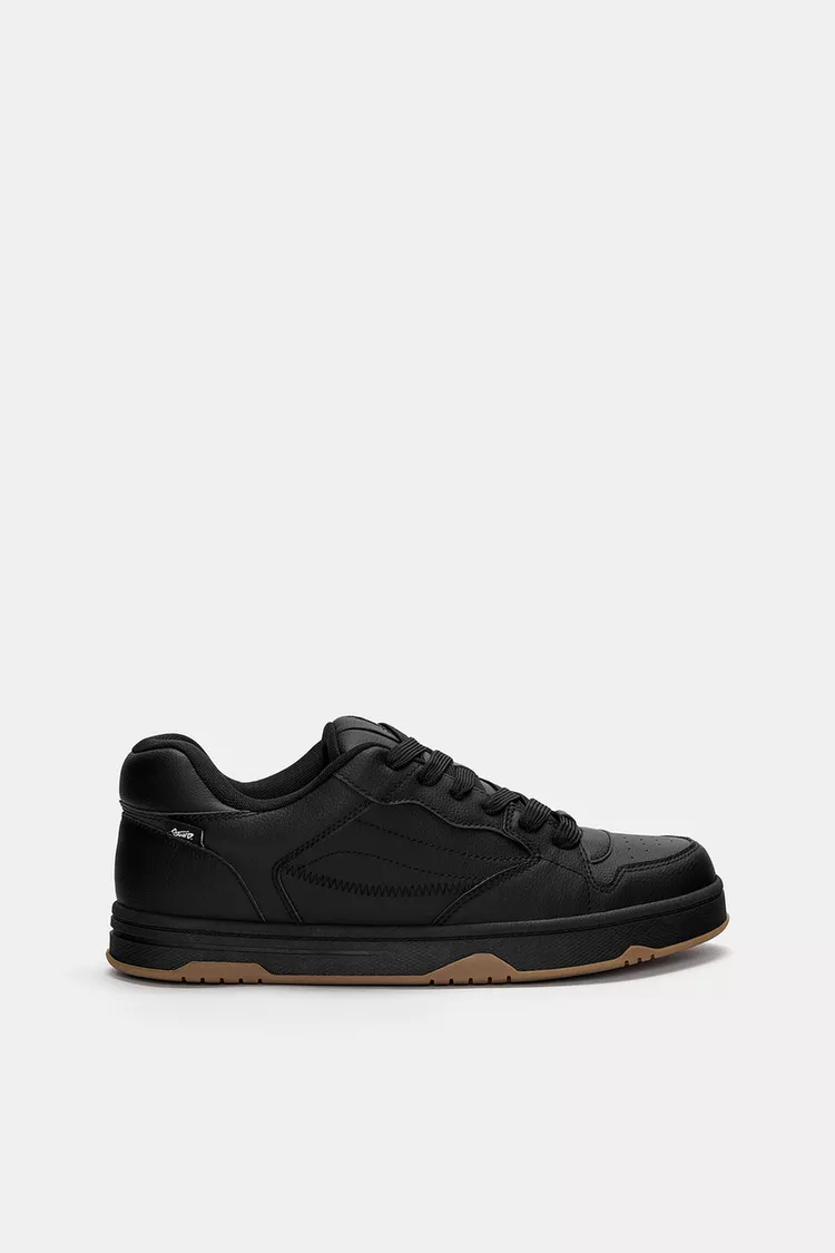 Skateboarding shoes