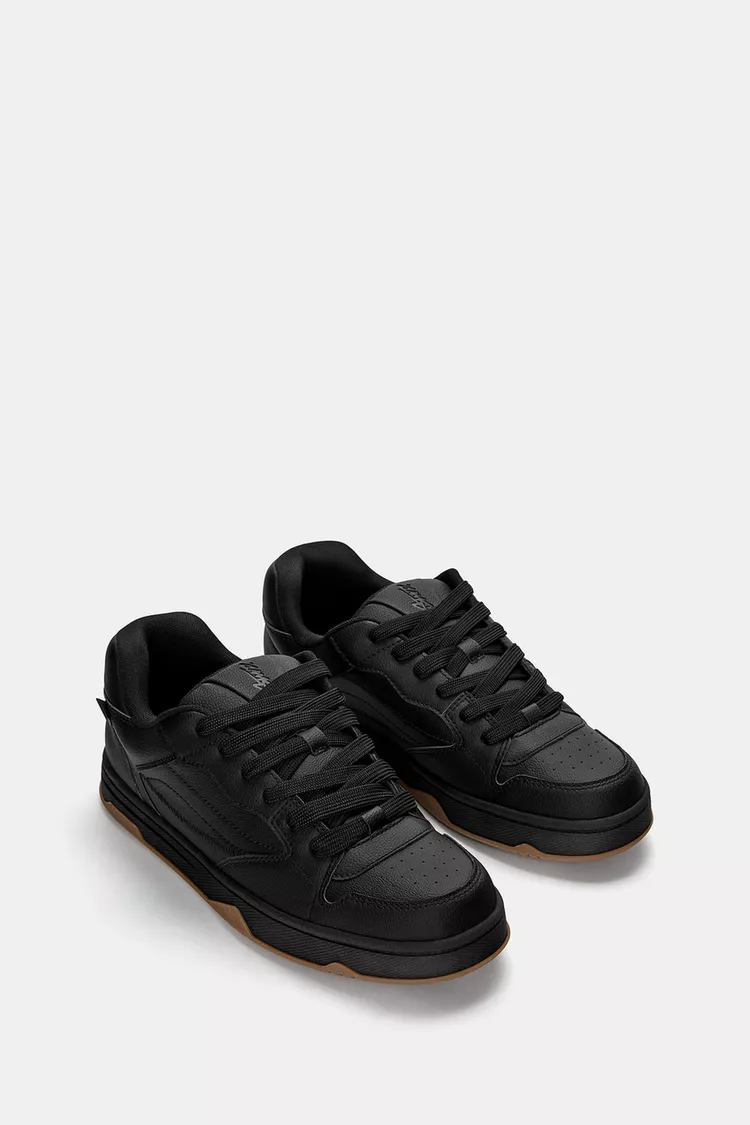 Skateboarding shoes