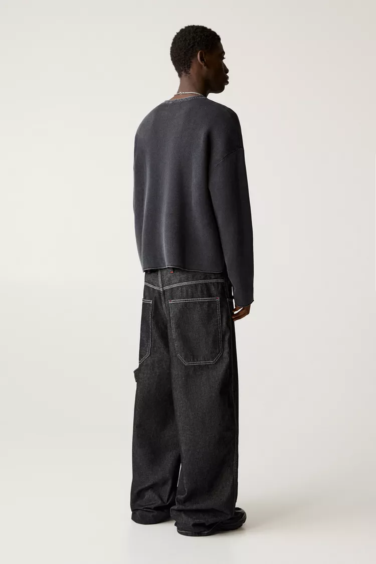 Sweater with faded effect and seamless edges