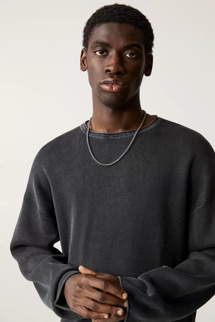 Sweater with faded effect and seamless edges