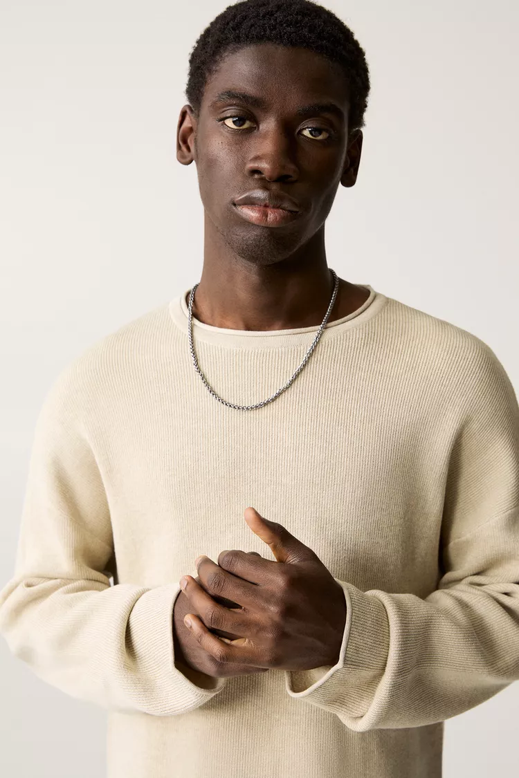 Sweater with faded effect and seamless edges