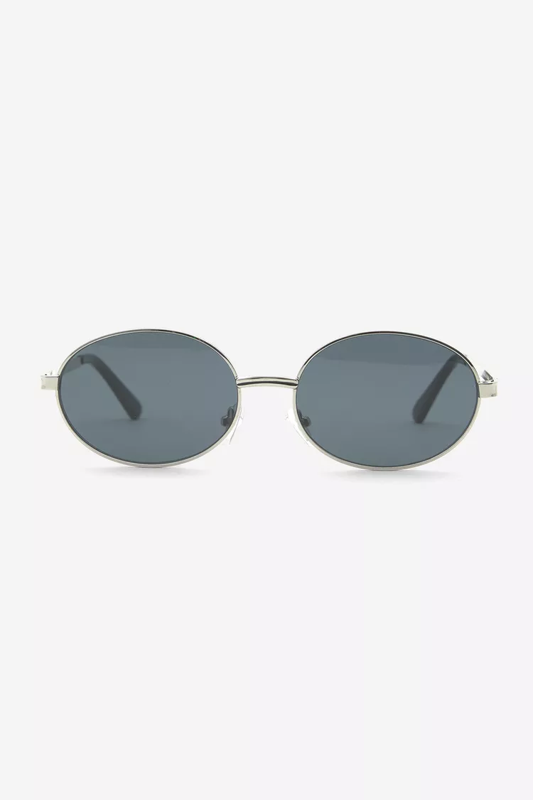 Metal frame oval sunglasses