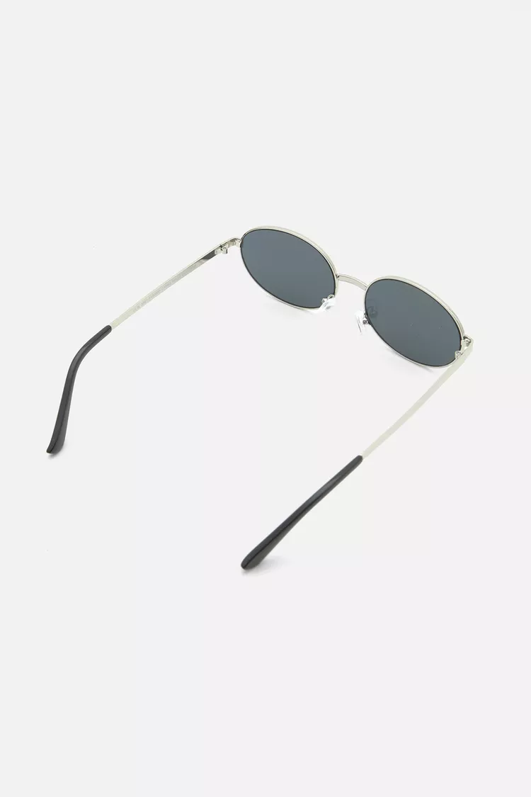 Metal frame oval sunglasses