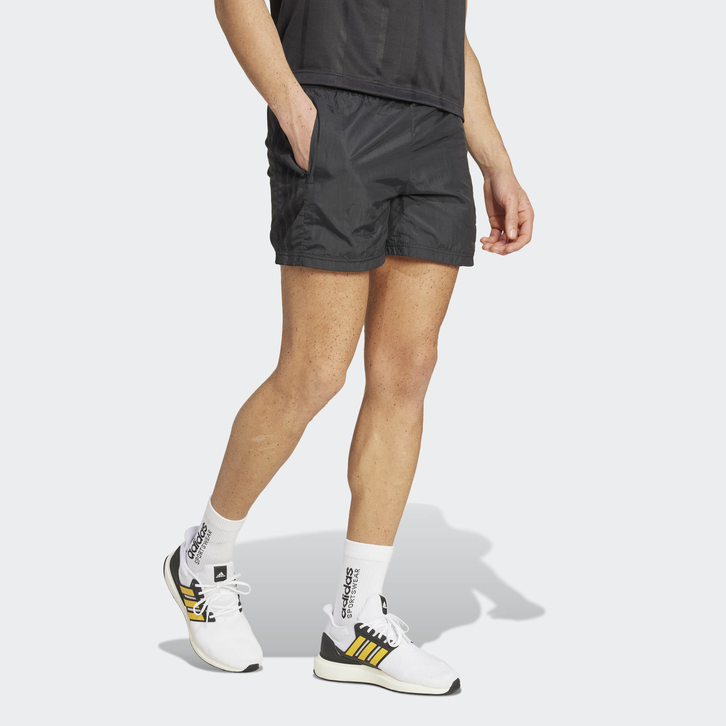 TIRO LIGHTWEIGHT WOVEN SHORTS