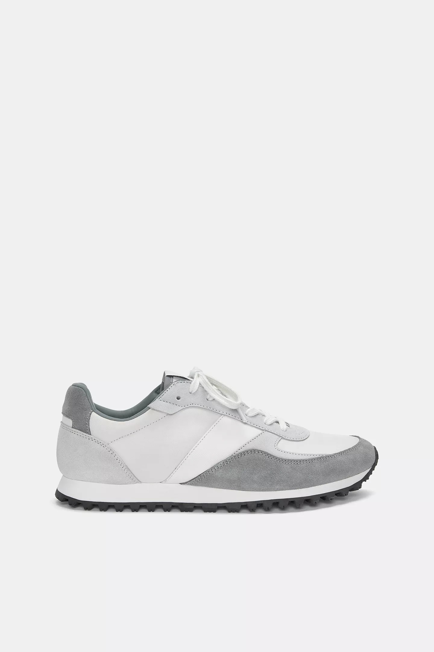 Casual trainers
