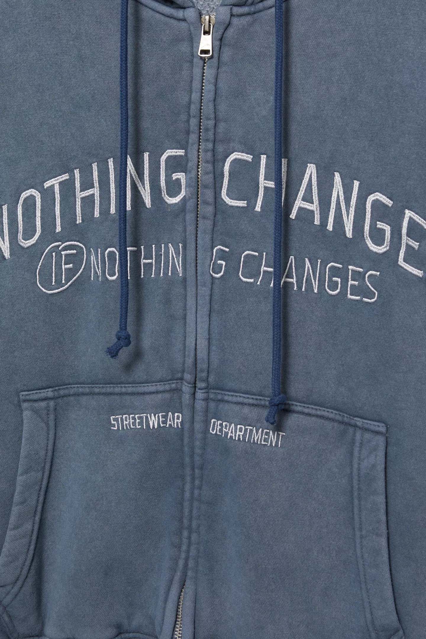 Hooded sweatshirt with embroidered zipper