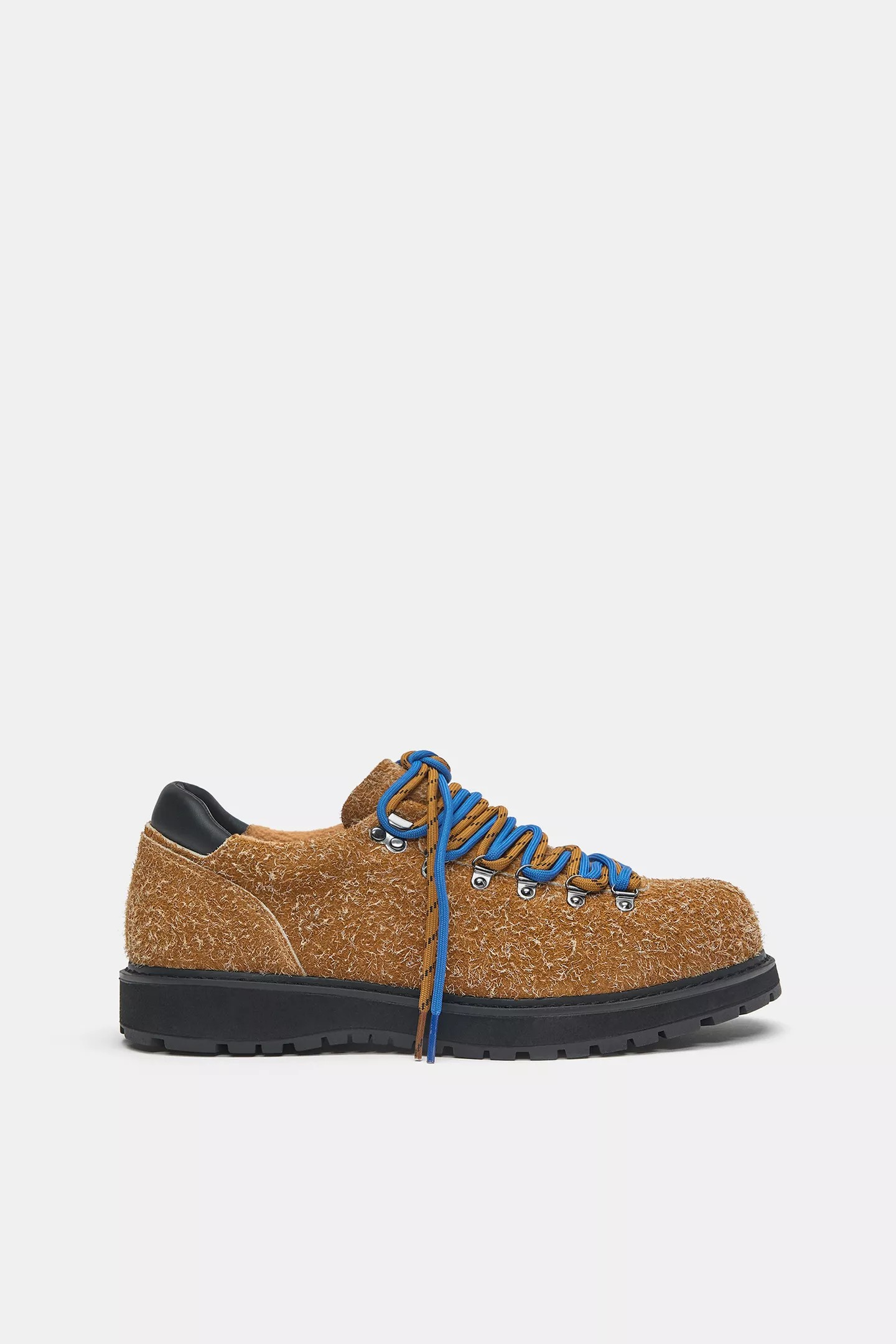 Flat leather shoes