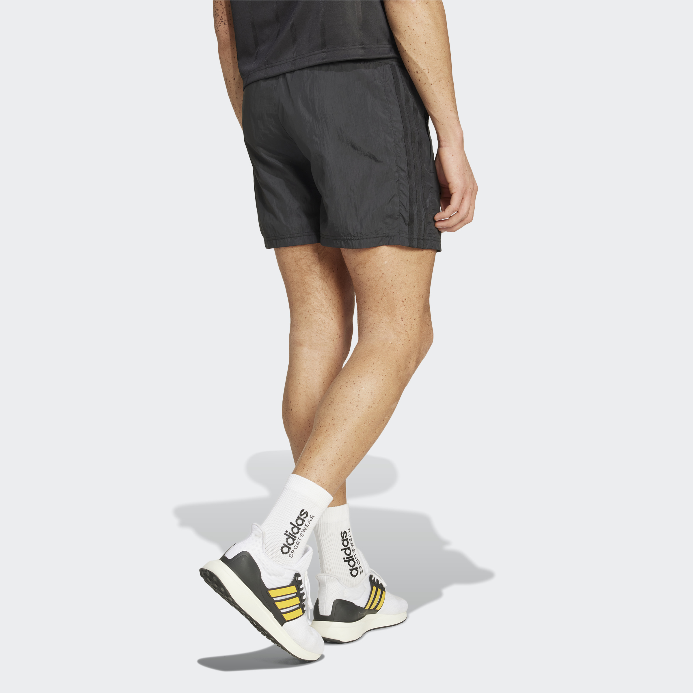 TIRO LIGHTWEIGHT WOVEN SHORTS