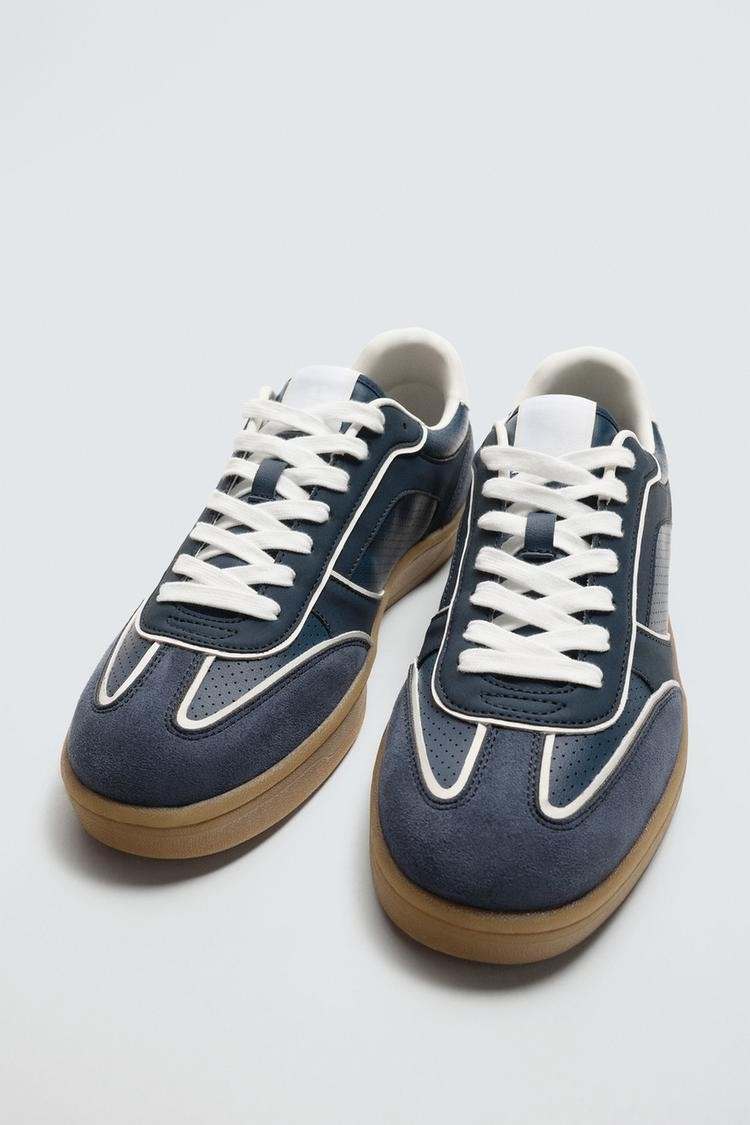 TRAINERS WITH CONTRAST SOLE