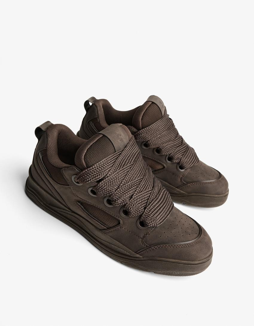 Skate shoes with thick soles