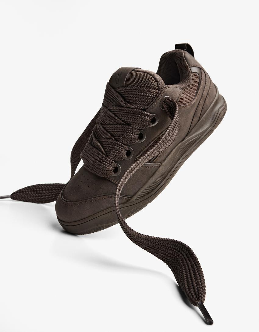 Skate shoes with thick soles