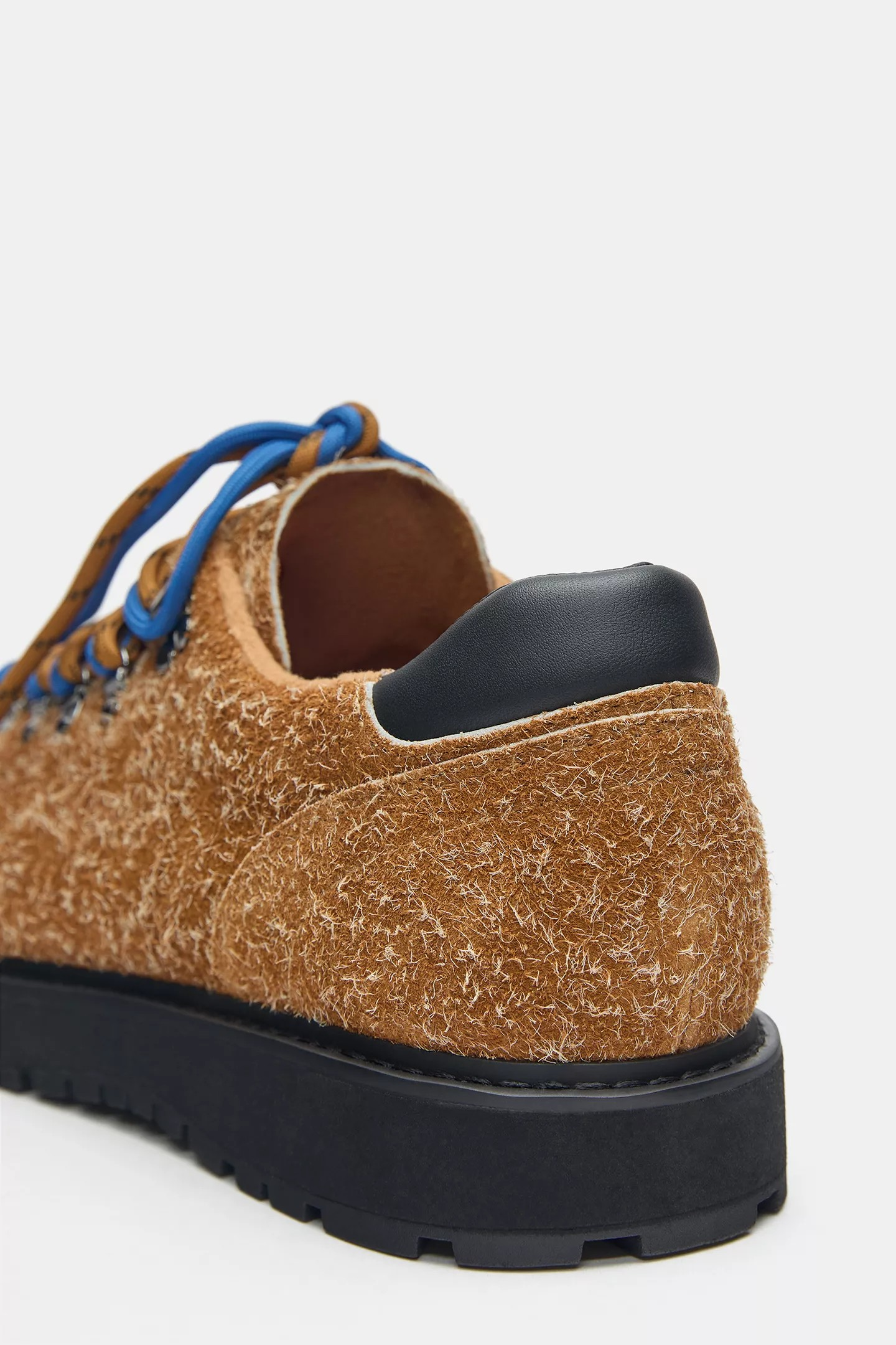 Flat leather shoes