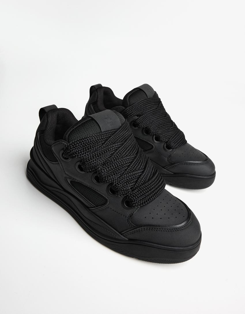 Skate shoes with thick soles