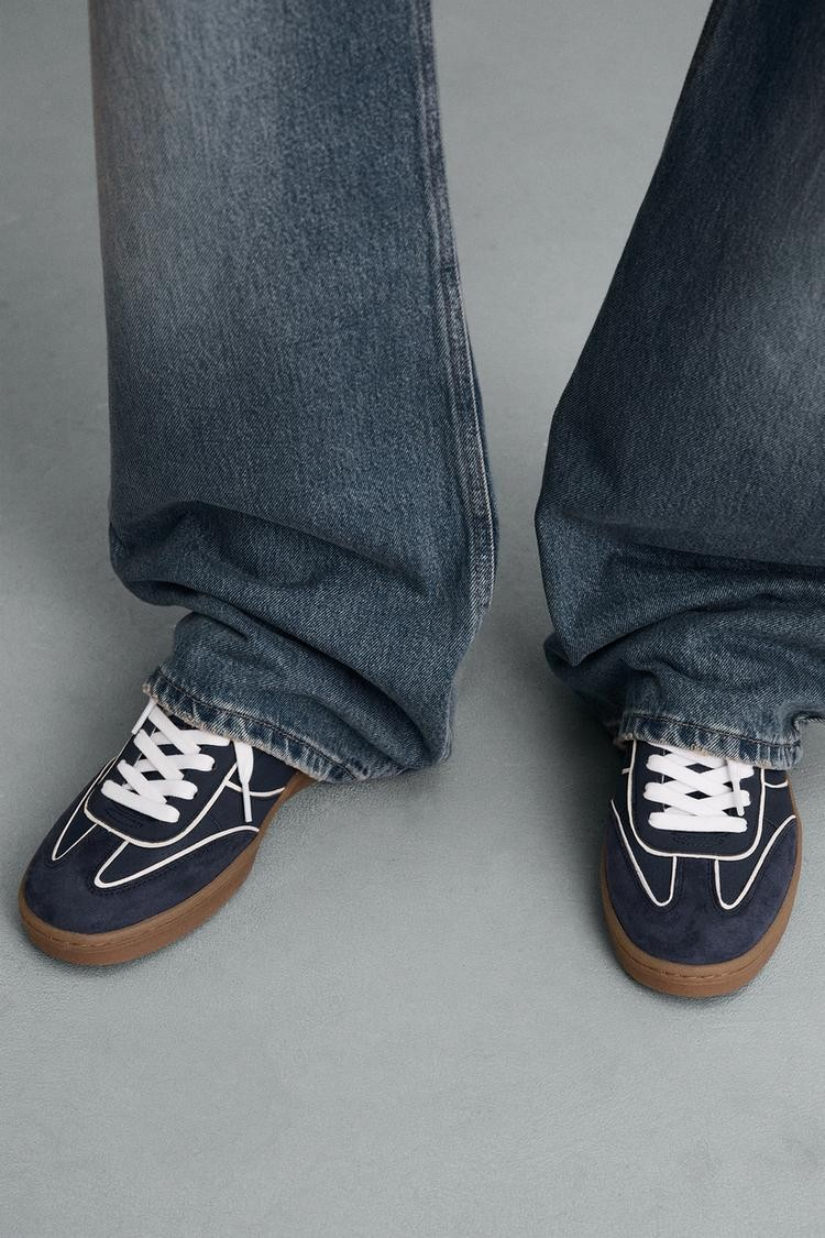 TRAINERS WITH CONTRAST SOLE