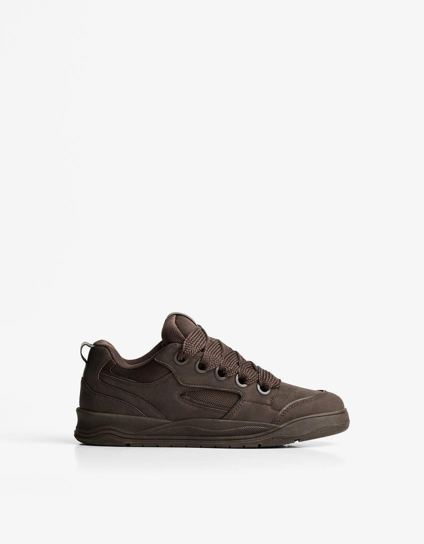 Skate shoes with thick soles
