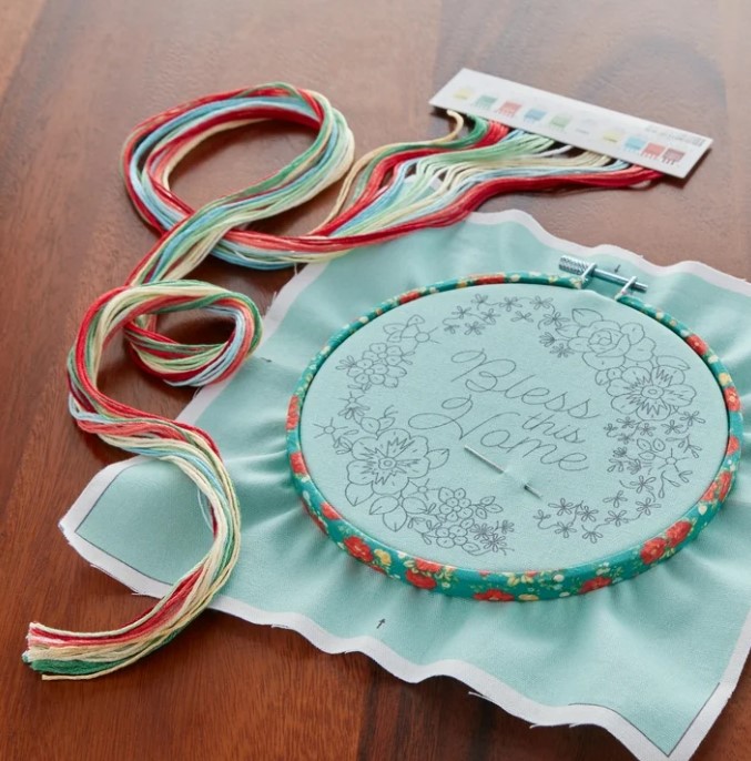 NEW The Pioneer Woman Vintage Floral Needlecraft Kit