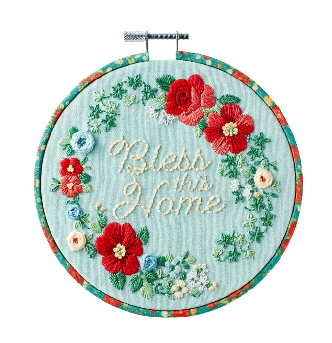 NEW The Pioneer Woman Vintage Floral Needlecraft Kit