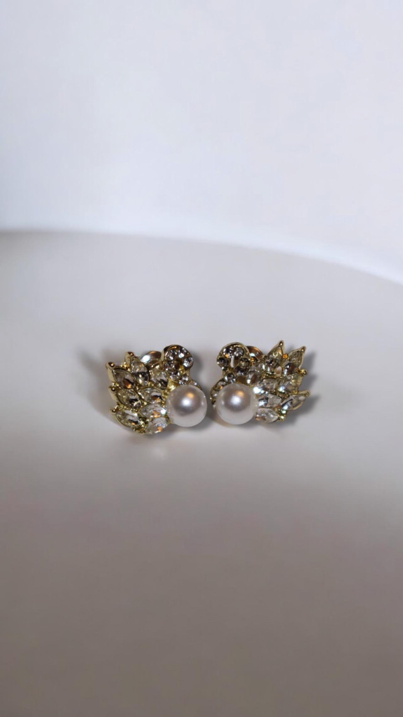 'Serenity' Pearl earrings