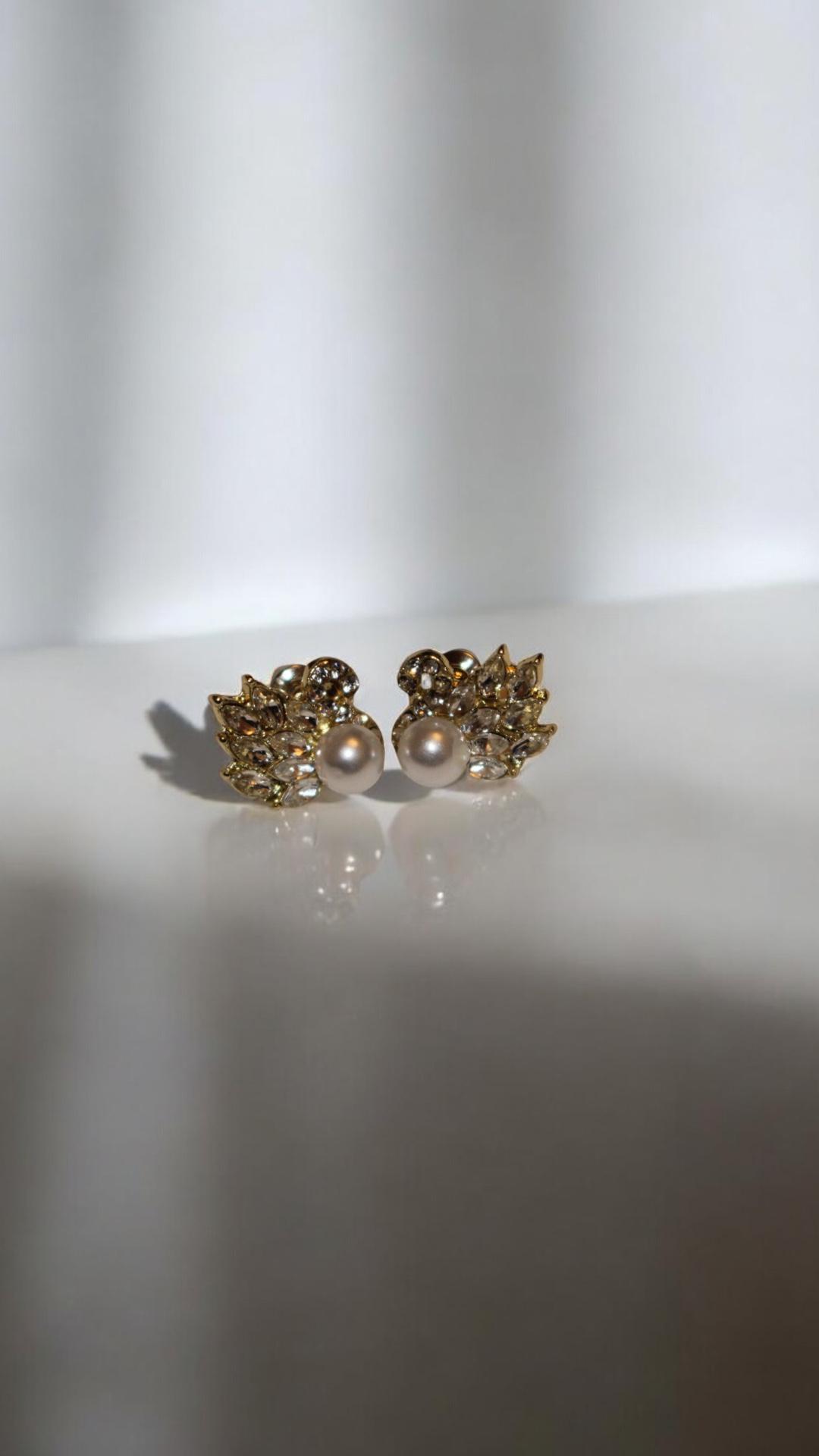 'Serenity' Pearl earrings