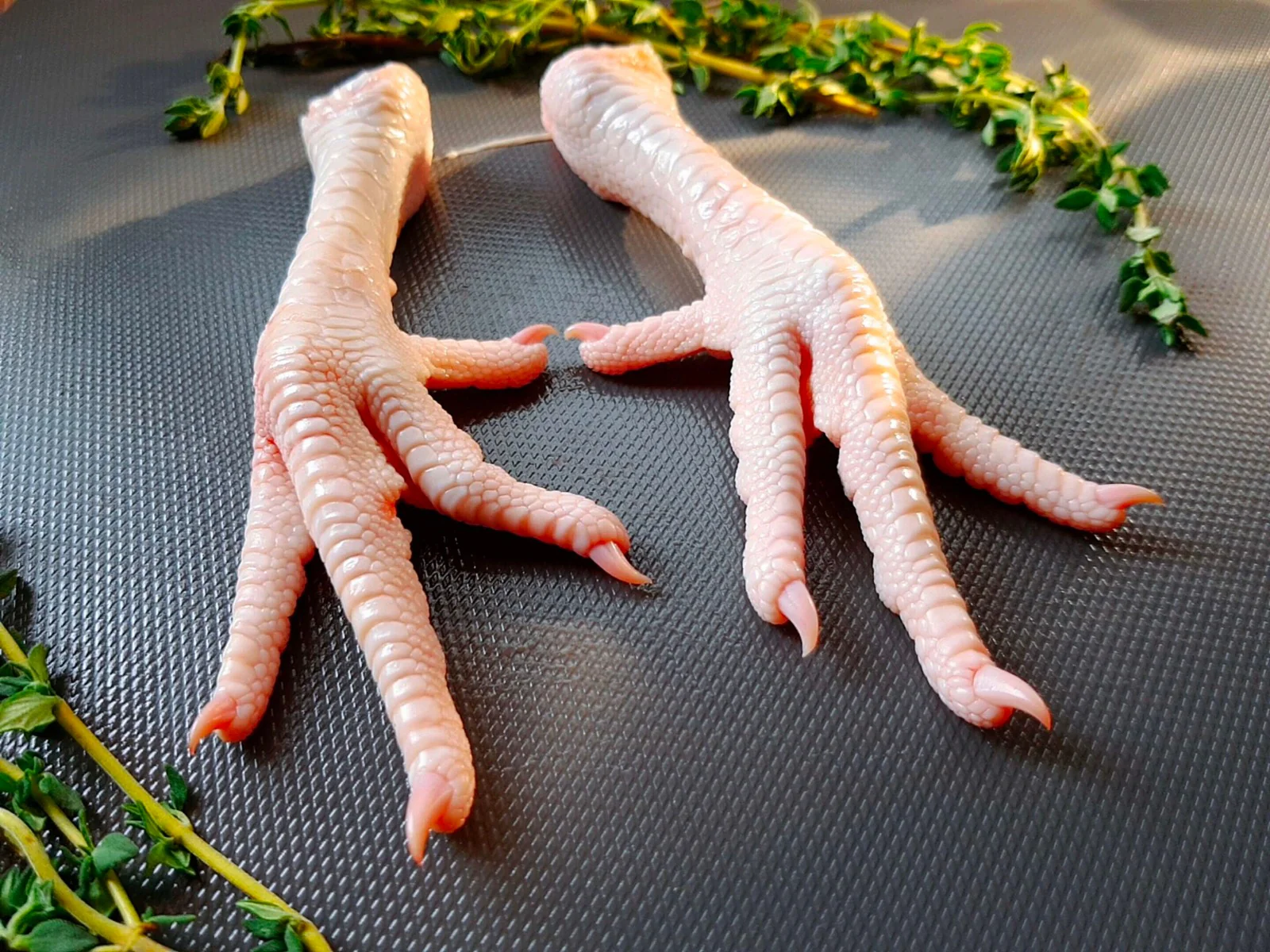 PASTURE RAISED CLEANED CHICKEN FEET (15 PACK)