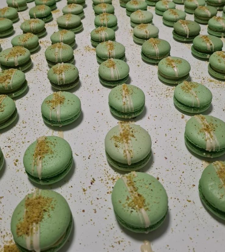 Luxe Pistache Macarons (15 stuks per doos)