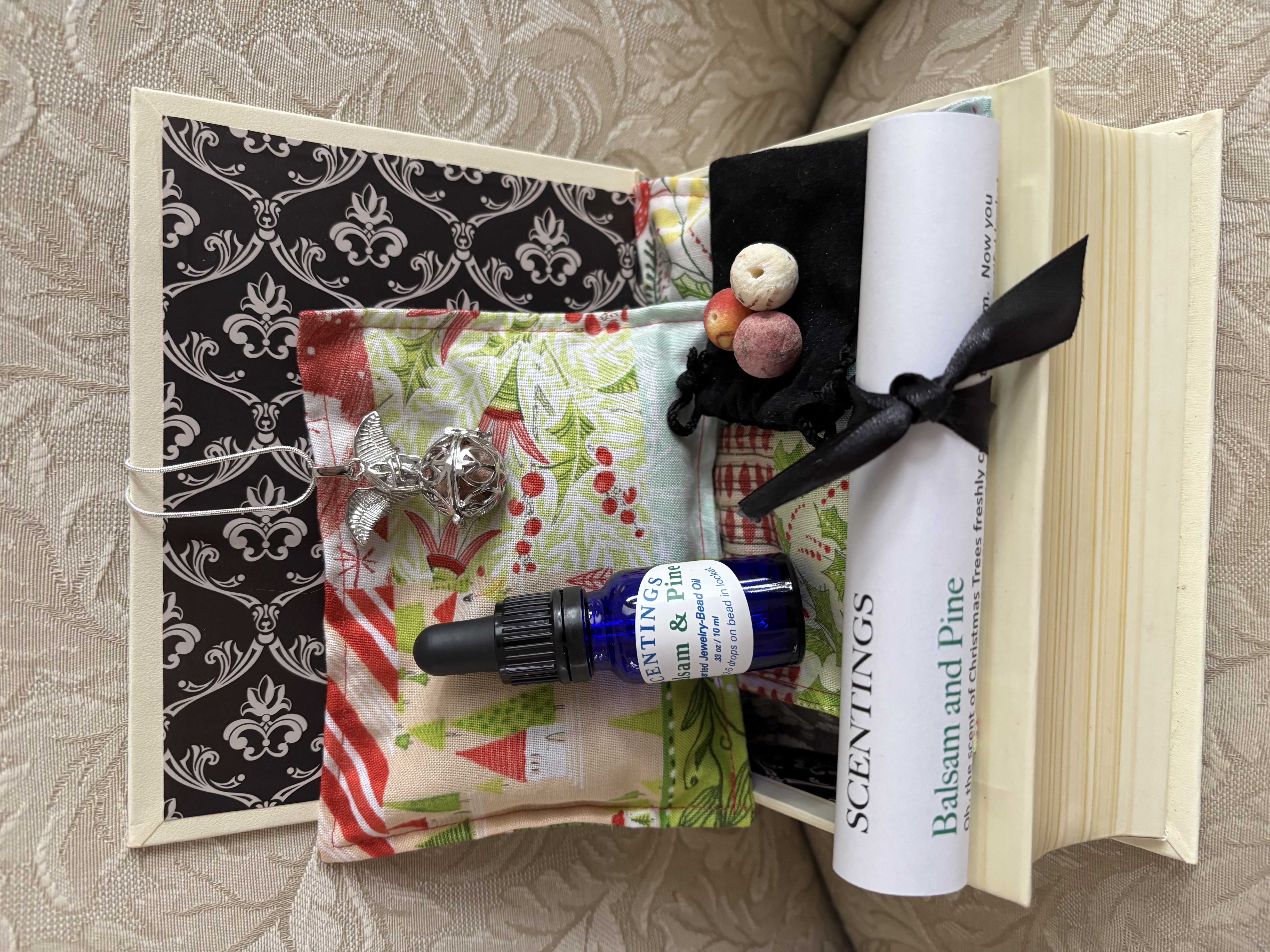 BALSAM AND PINE Set Locket & Scented Jewelry Bead Oil