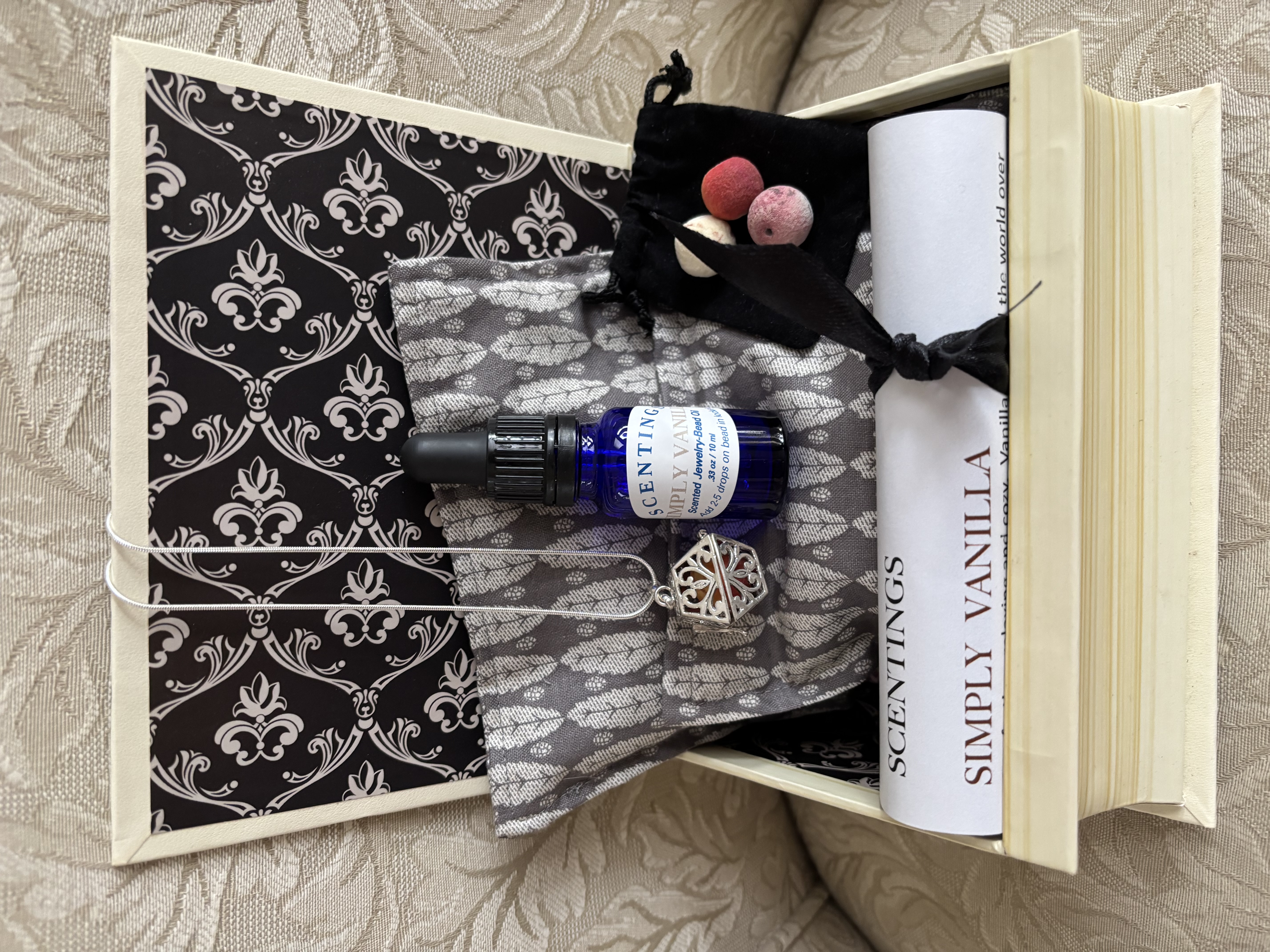 SIMPLY VANILLA Set Locket & Scented Jewelry Bead Oil