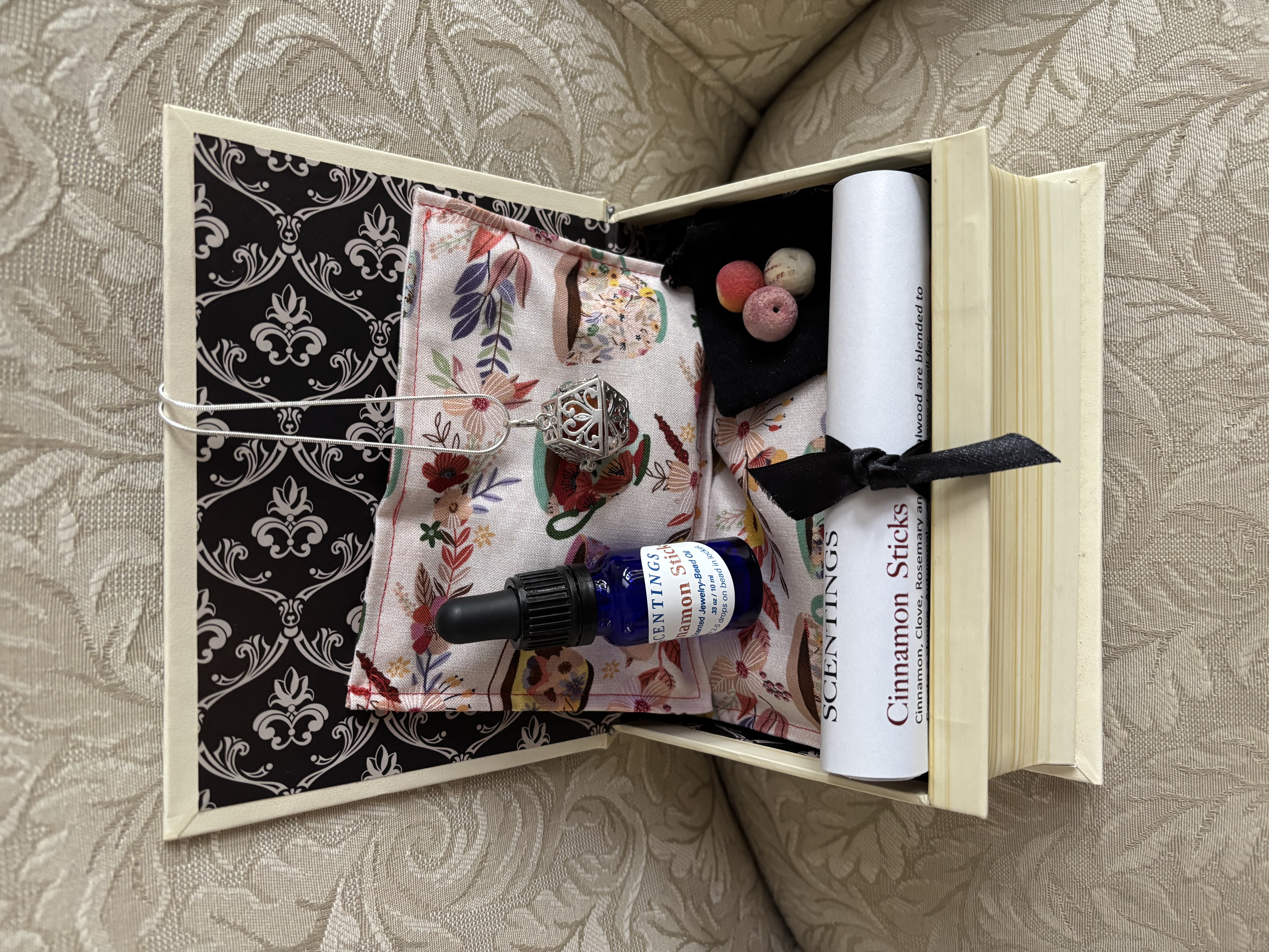 CINNAMON STICKS Set Locket & Scented Jewelry Bead Oil