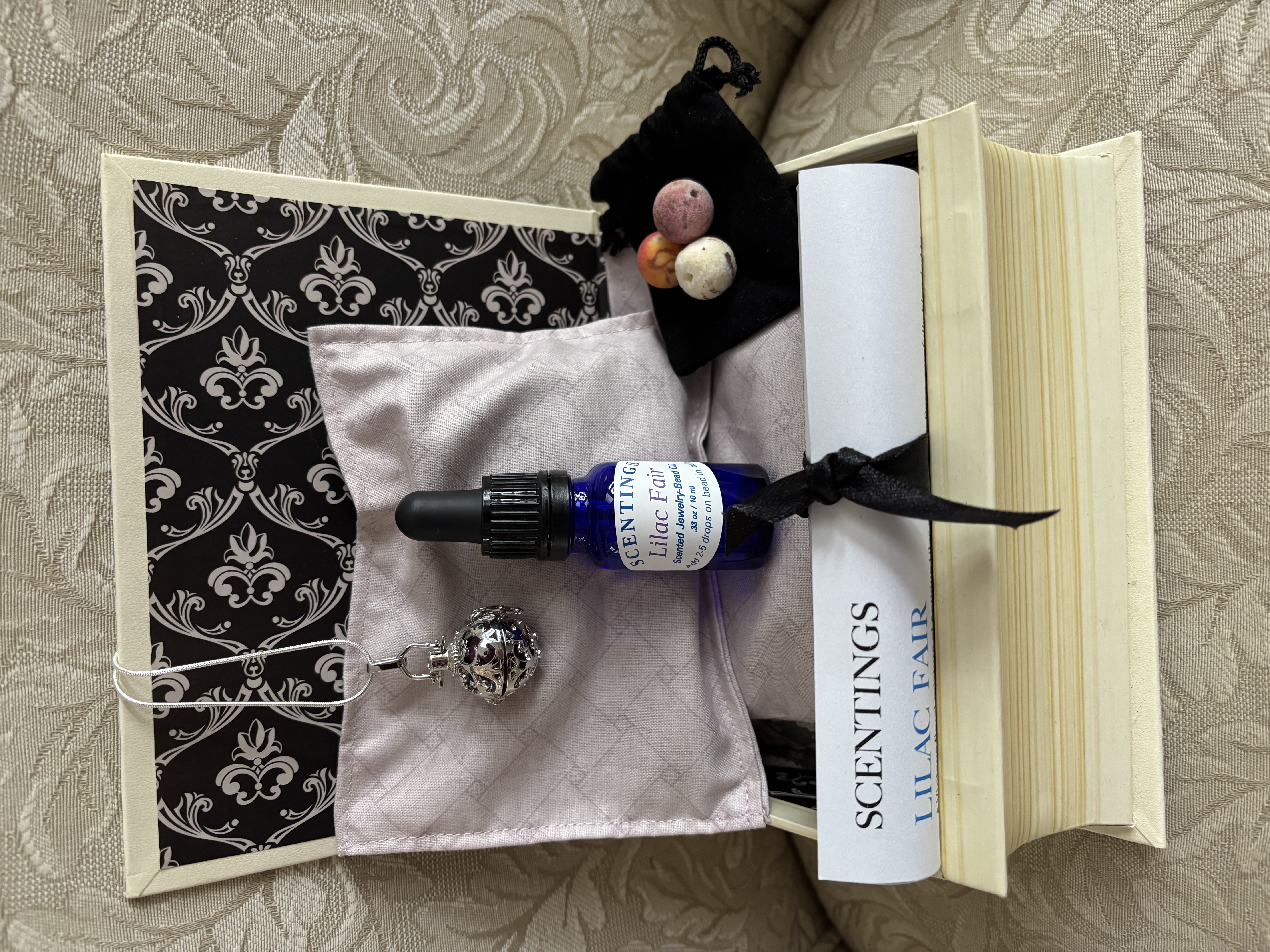 LILAC FAIR Set Locket & Scented Jewelry Bead Oil