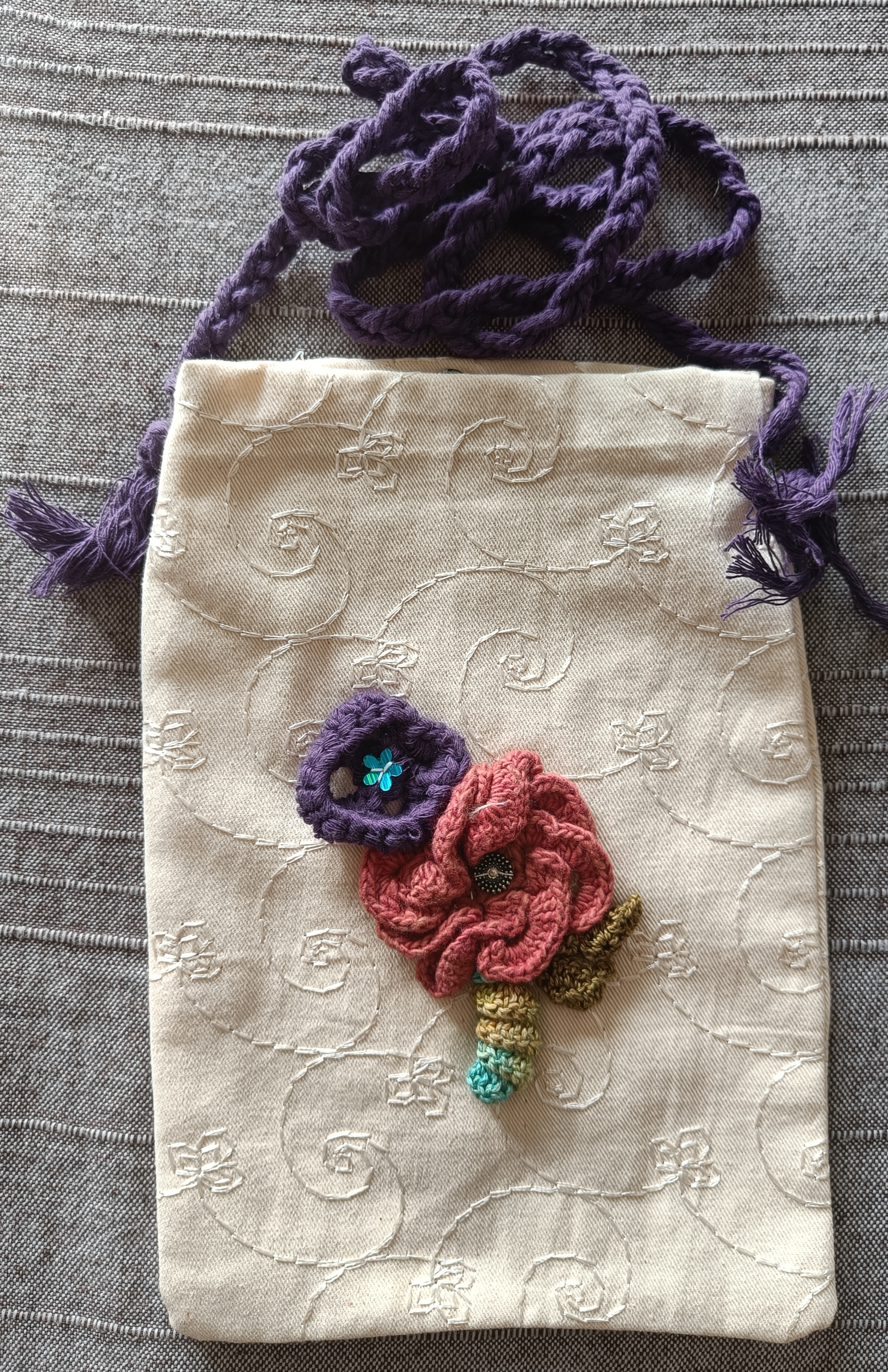 Handmade mobile pouch