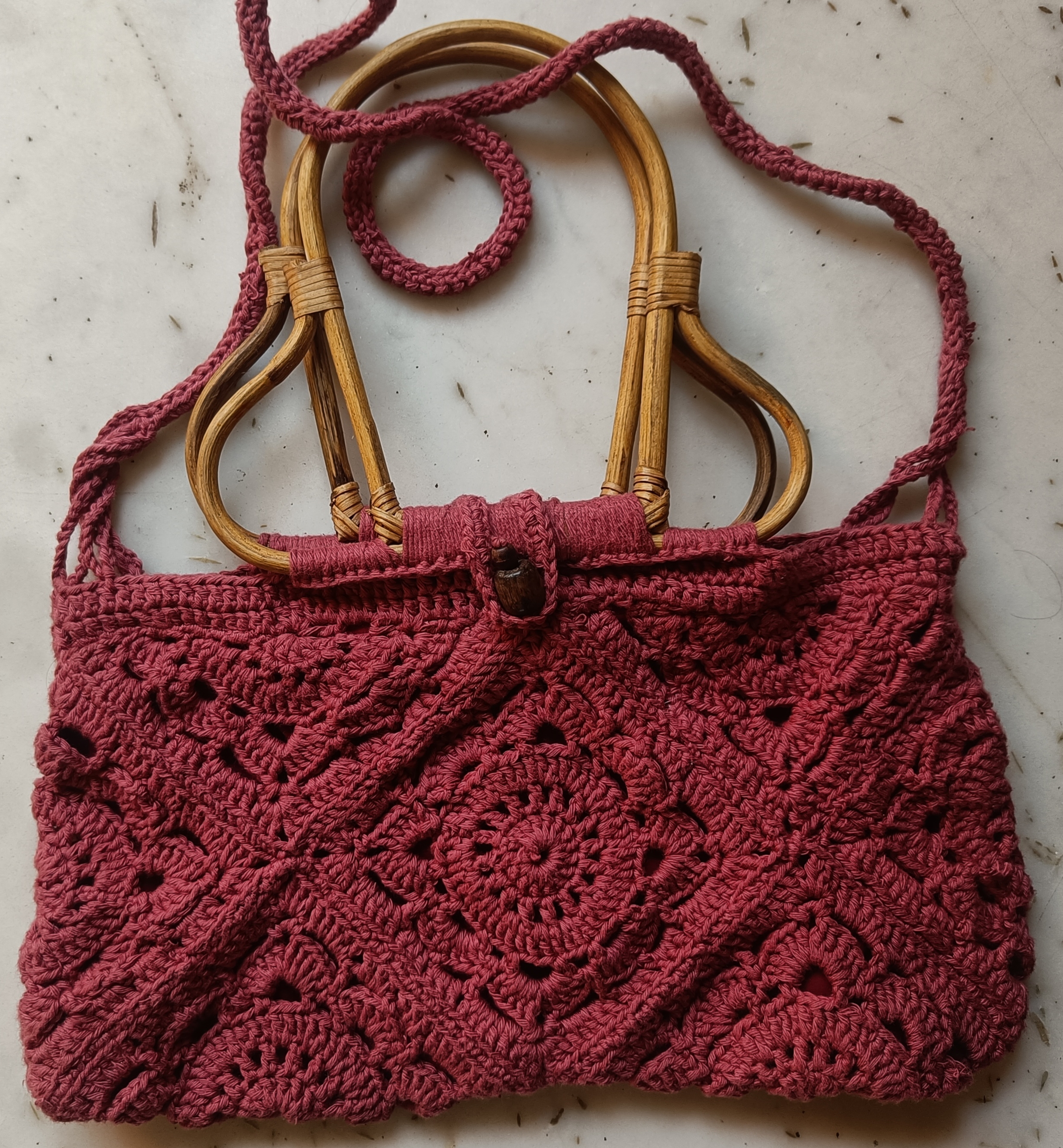 Handcrafted crochet handbag B02