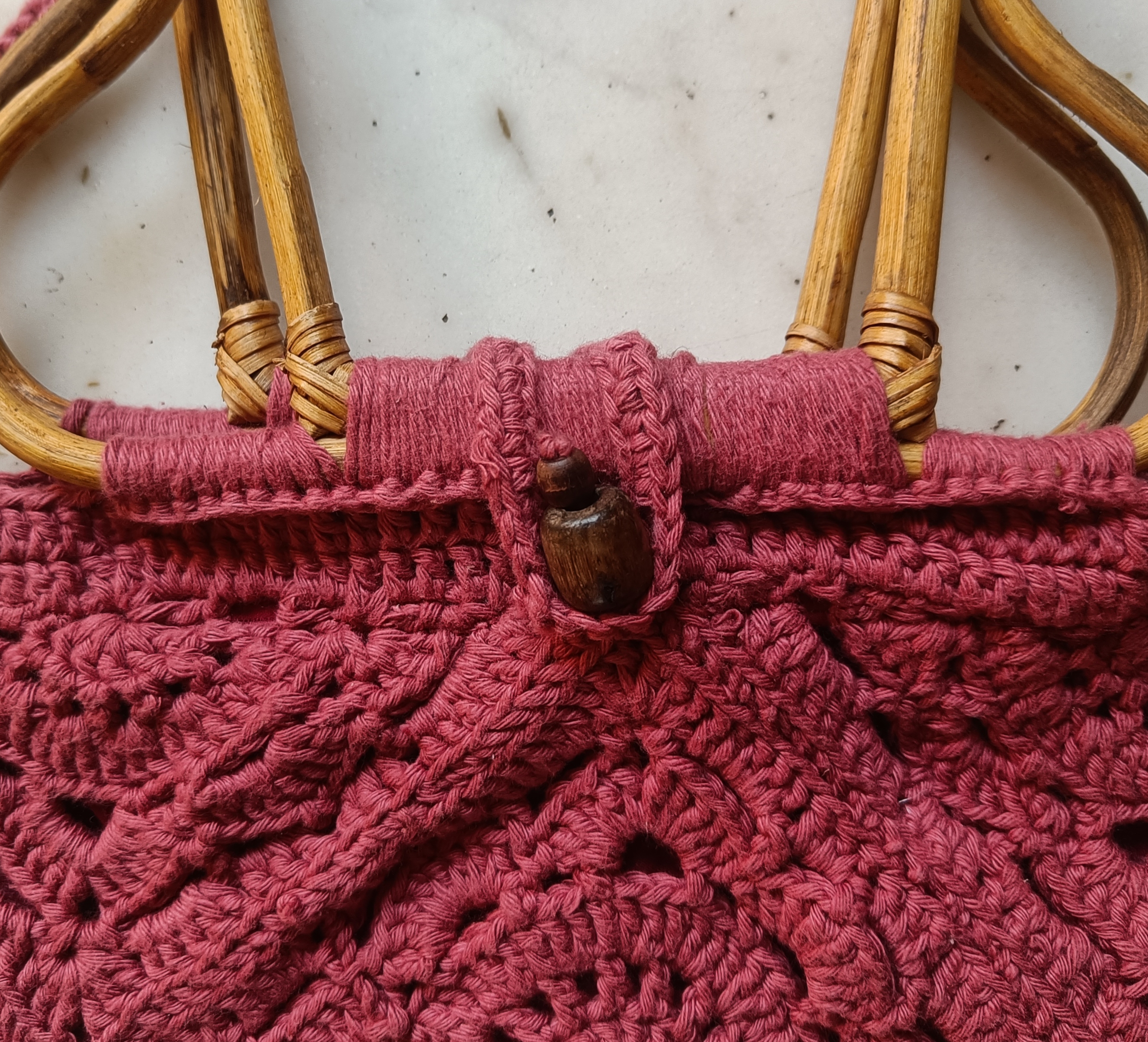 Handcrafted crochet handbag B02