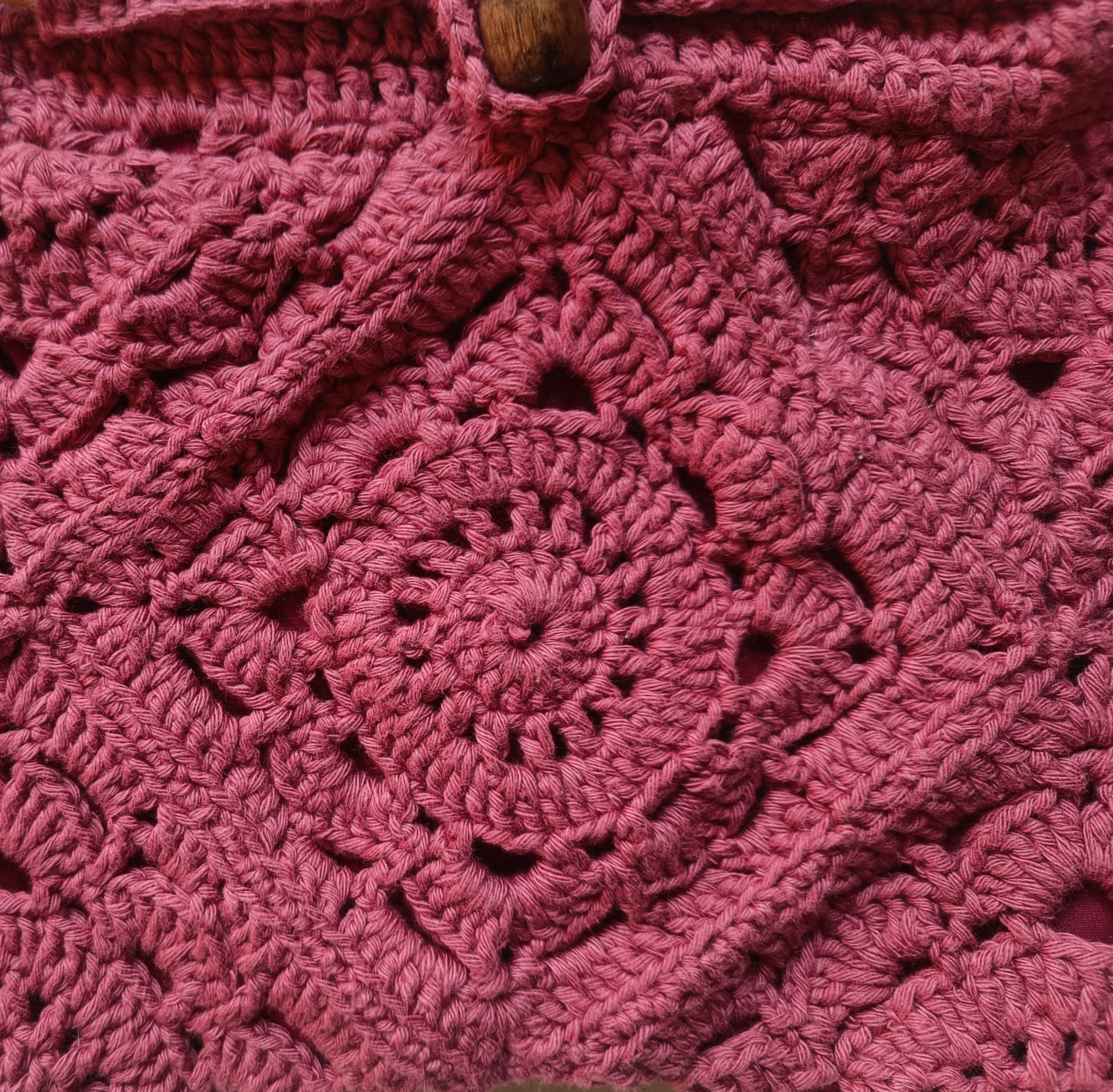 Handcrafted crochet handbag B02