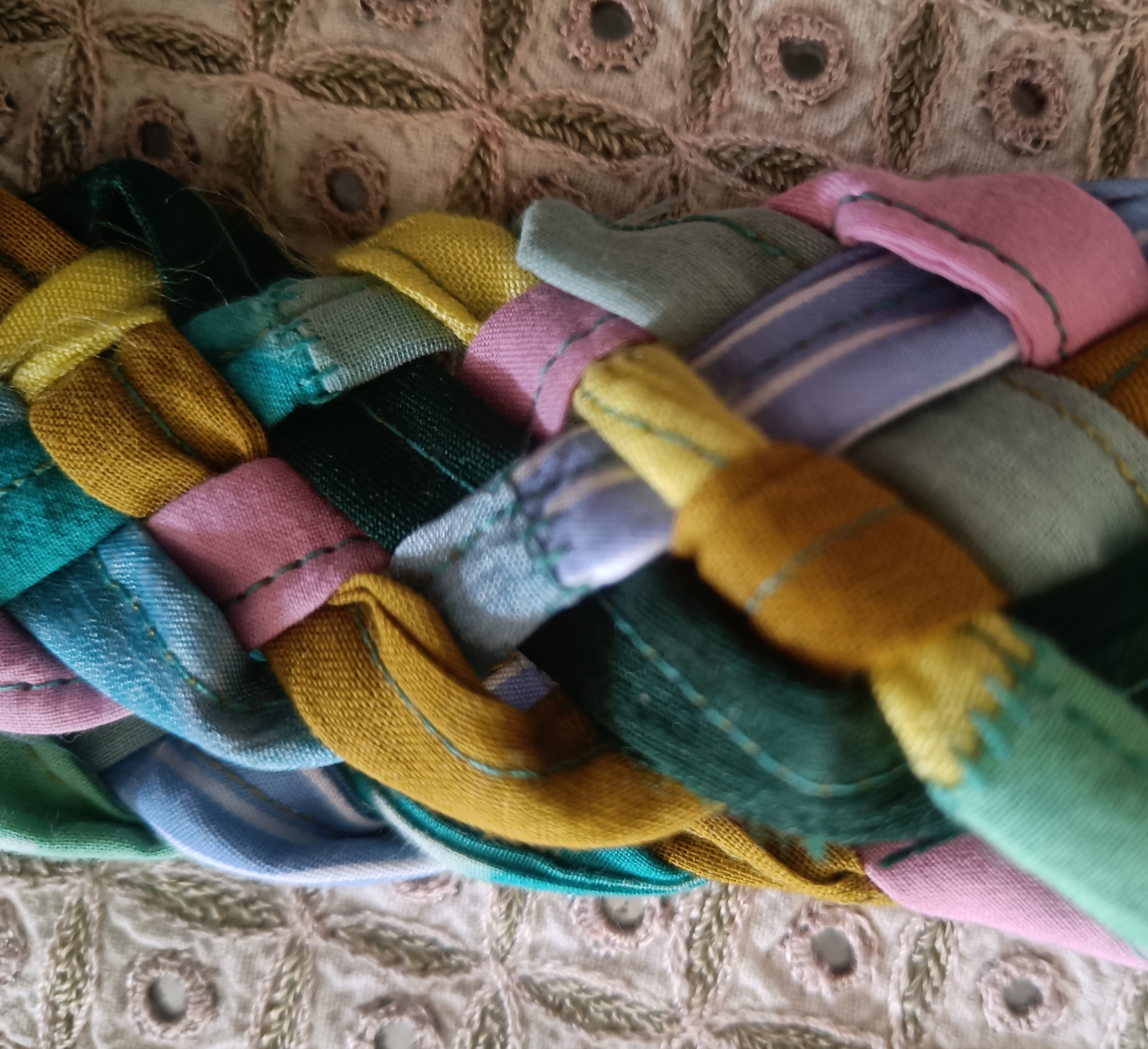 Colorful braided belt with wooden buckle A05