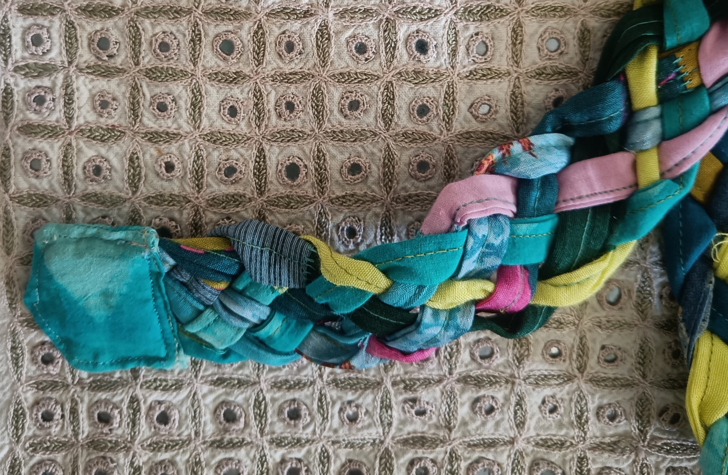 Colorful braided belt with wooden buckle A05