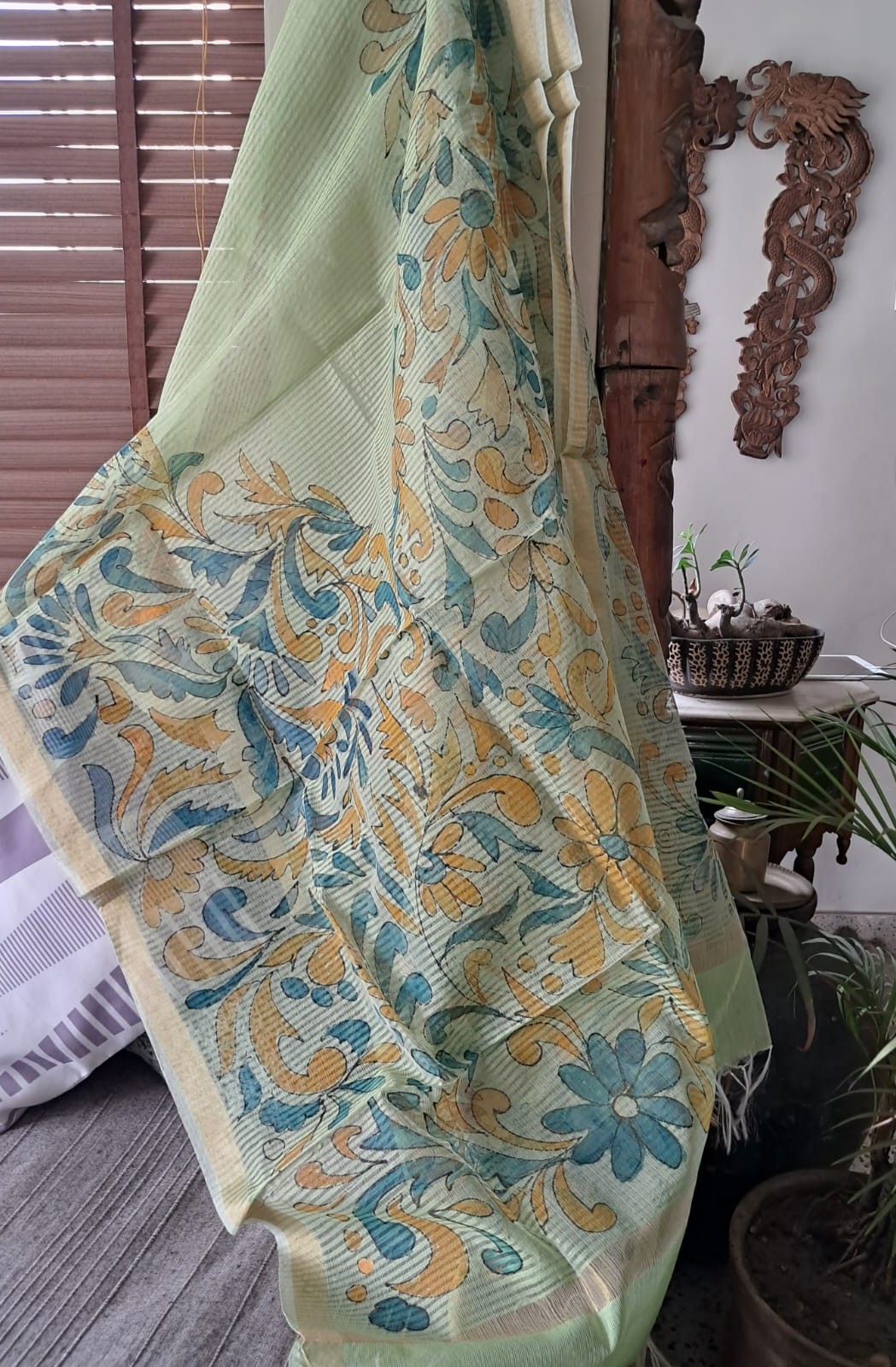Painted dupatta (DF625)