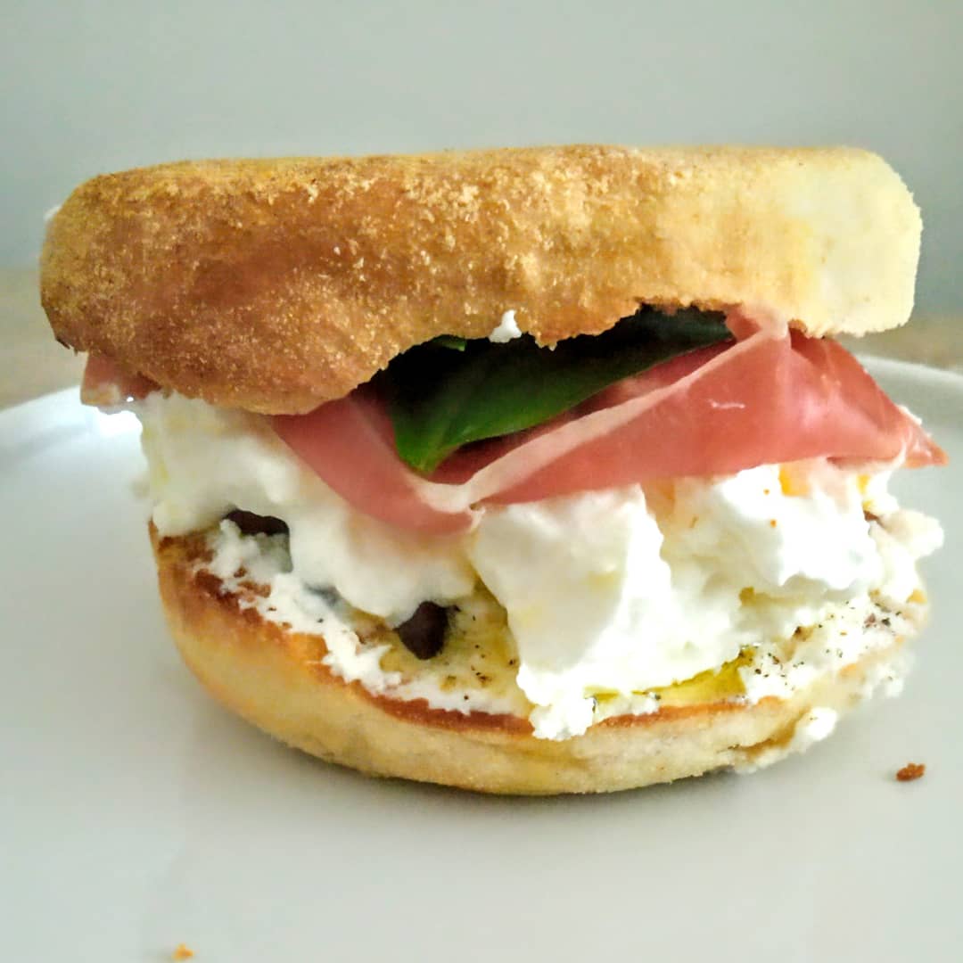 Sandwich burrata jambon crudo- Coffret de 10 pièces - 40 euros TTC