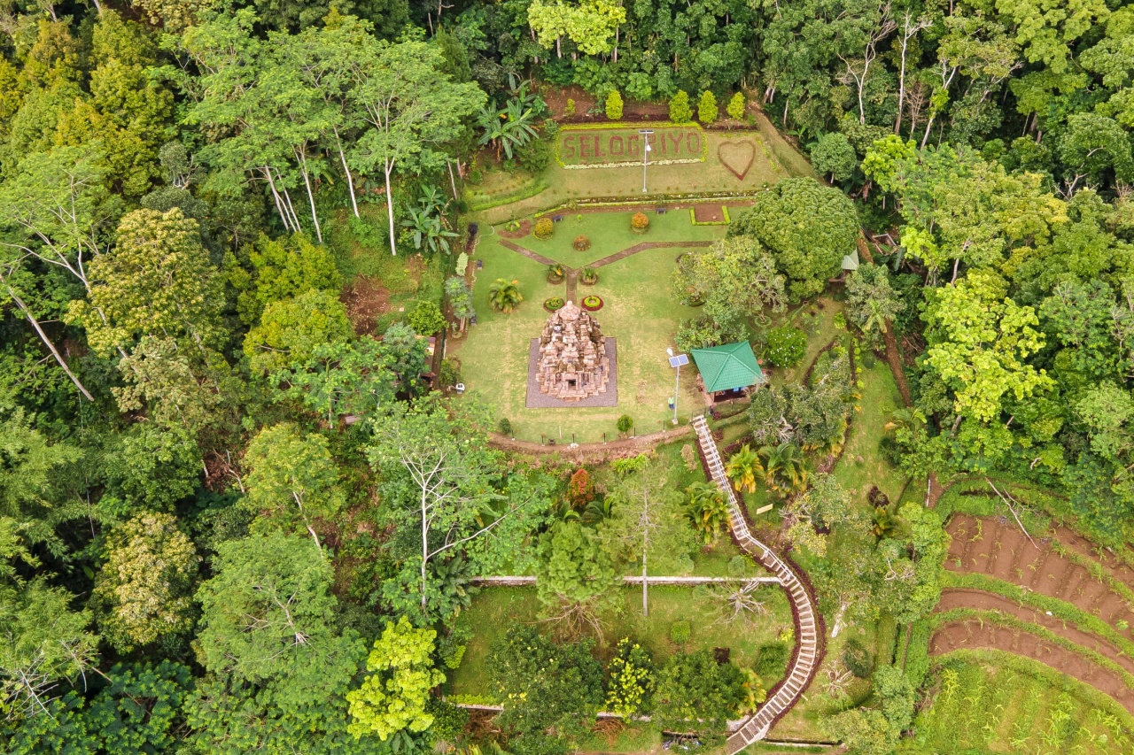 Selogriyo Temple Trekking Tour from Yogyakarta