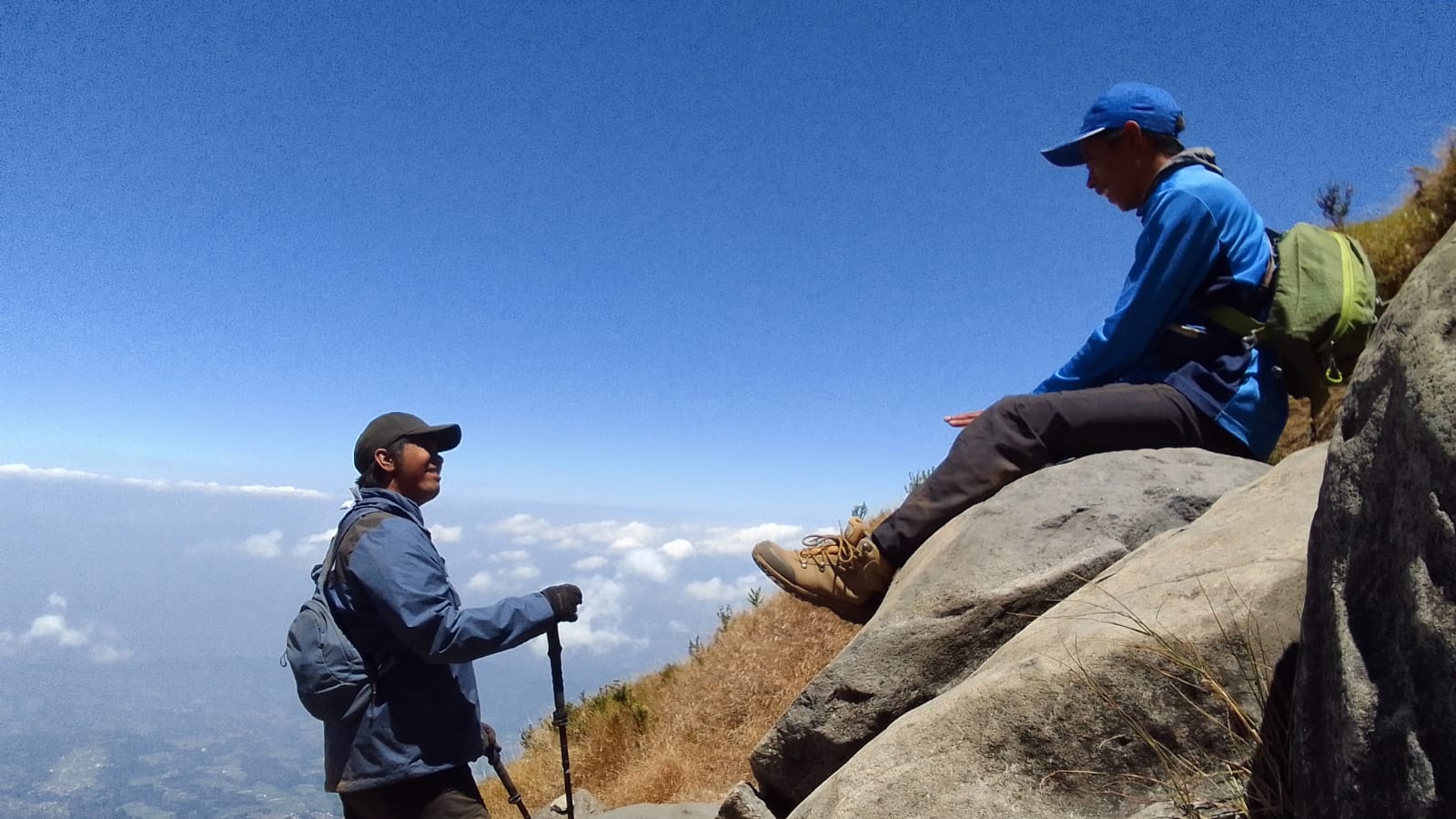 Mount Sindoro Hiking Tour – 2 Days 1 Night Camping 