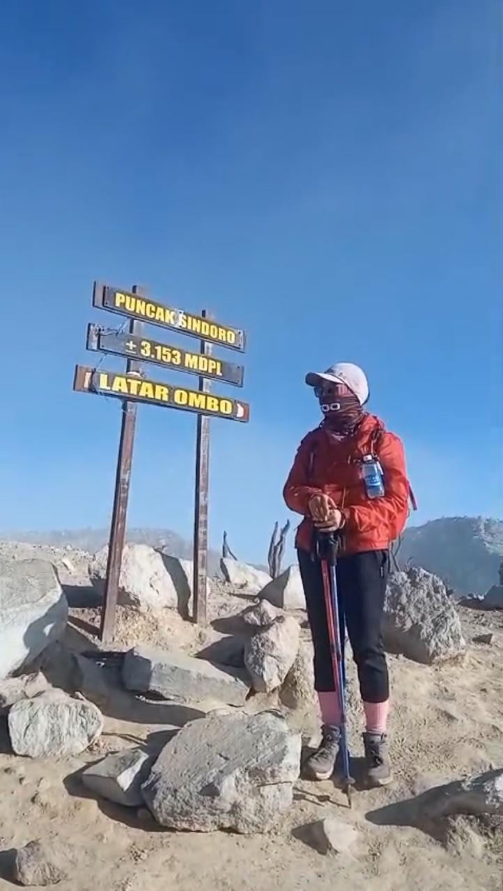 Mount Sindoro Hiking Tour – 2 Days 1 Night Camping 