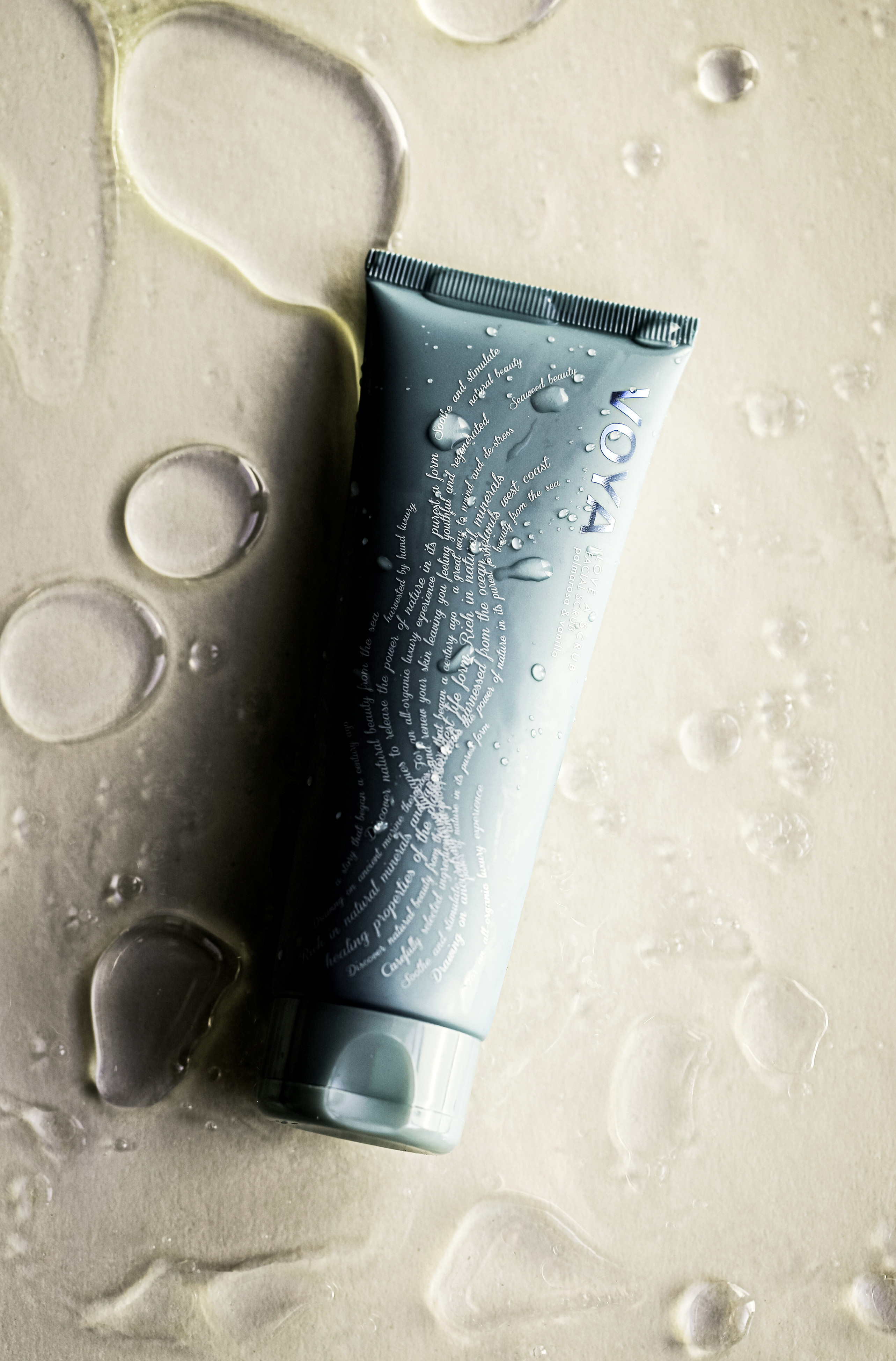 LOVE A SCRUB  - veido šveitiklis