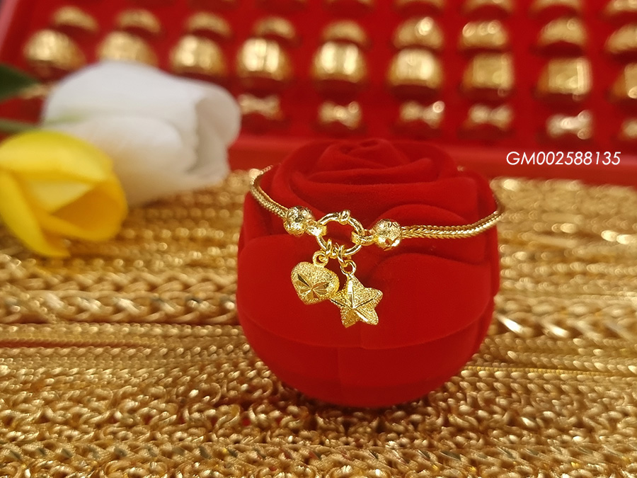 Heart and Star Dangling Charm Bracelet