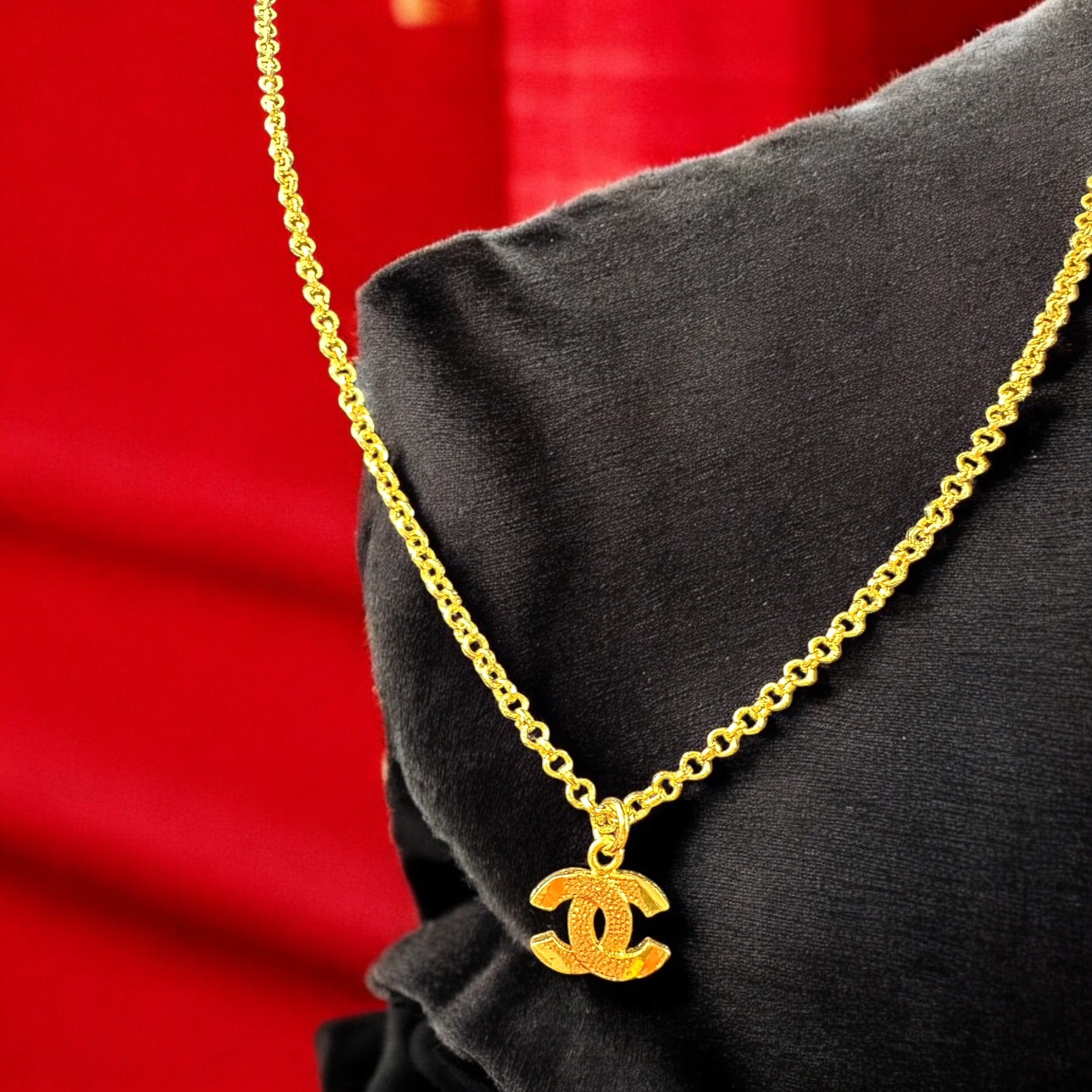 Gold Pendant Necklace