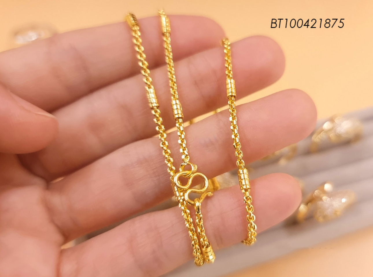 Gold Pattern Necklace