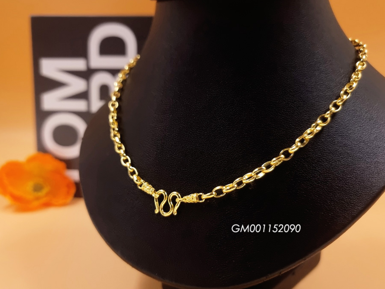 Shiny Oval Wicker Necklace