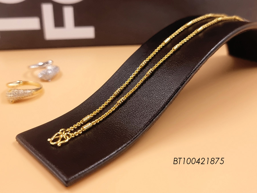 Gold Pattern Necklace