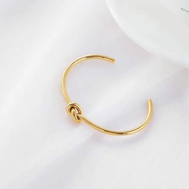 Elegant Knotted Bracelet Bangle