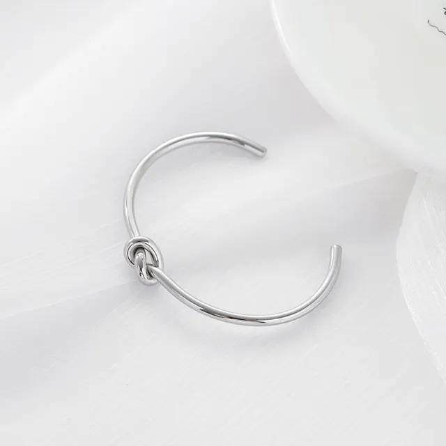 Elegant Knotted Bracelet Bangle